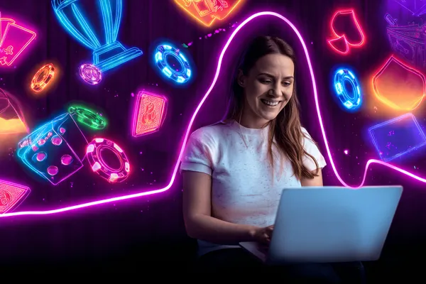 স্বর্ণমুদ্রা পরিবেষ্টিত এক স্লট রিলে জয়ী ‘সেভেন’ প্রতীকের নাটকীয় দৃশ্য—যা বড় জয়ের প্রতীক।